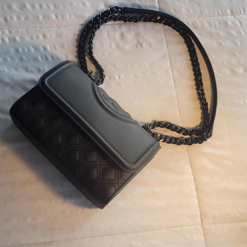 Elegant Black Quilted Chain Bag
